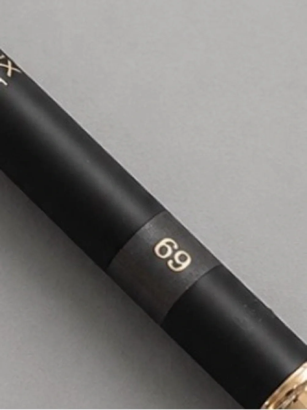 CHANEL Le Crayon Yeux Eyeliner 69 Gris Scintillant Metallic Grey
